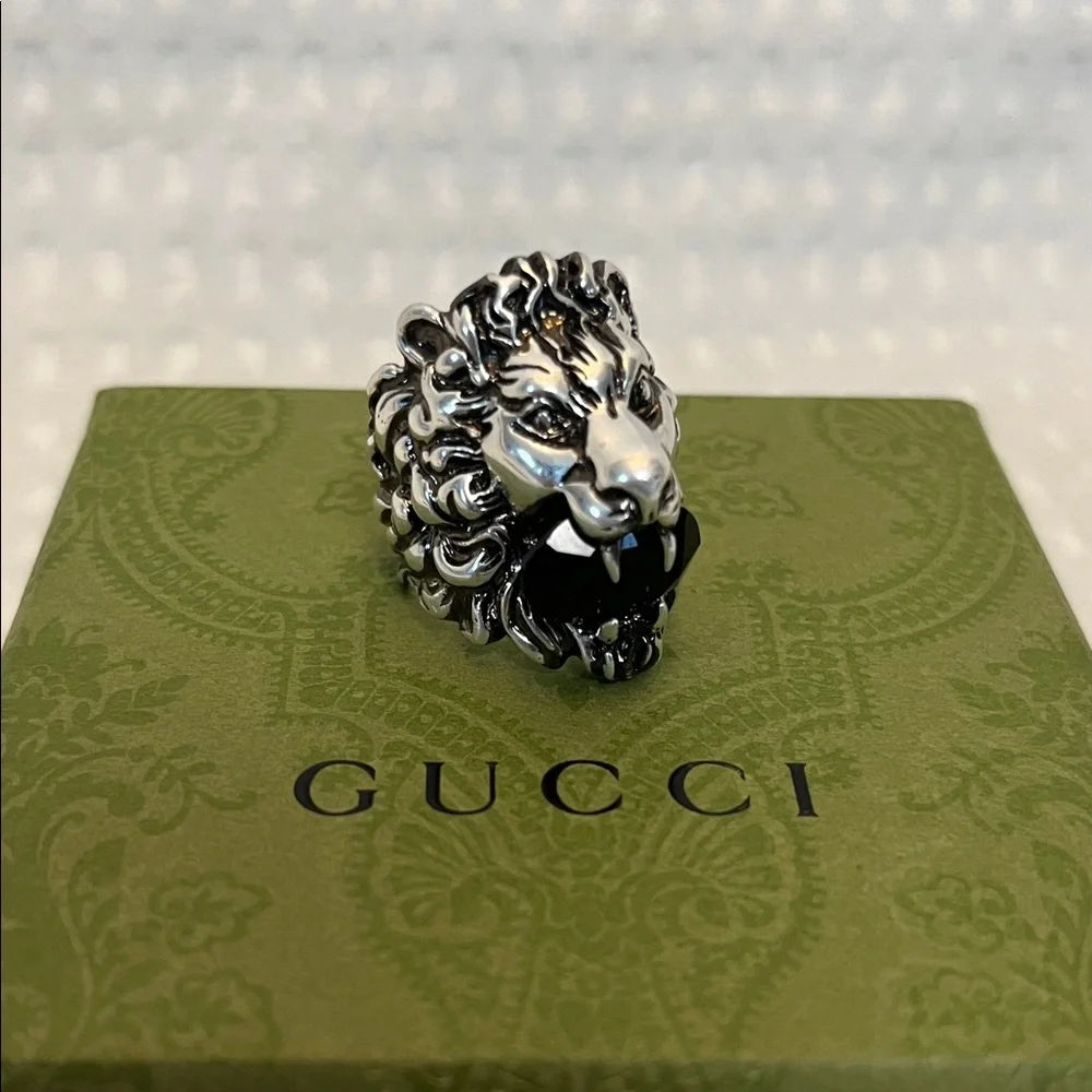 Gucci Lion Head Motif Ring With Black Stone Size 8 Full Inclusion